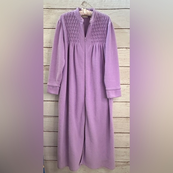 Intimate Essentials Jackets & Blazers - Women's Purple Long House Coat Size Medium Vintage Zip Up With Pockets Robe
Cute
